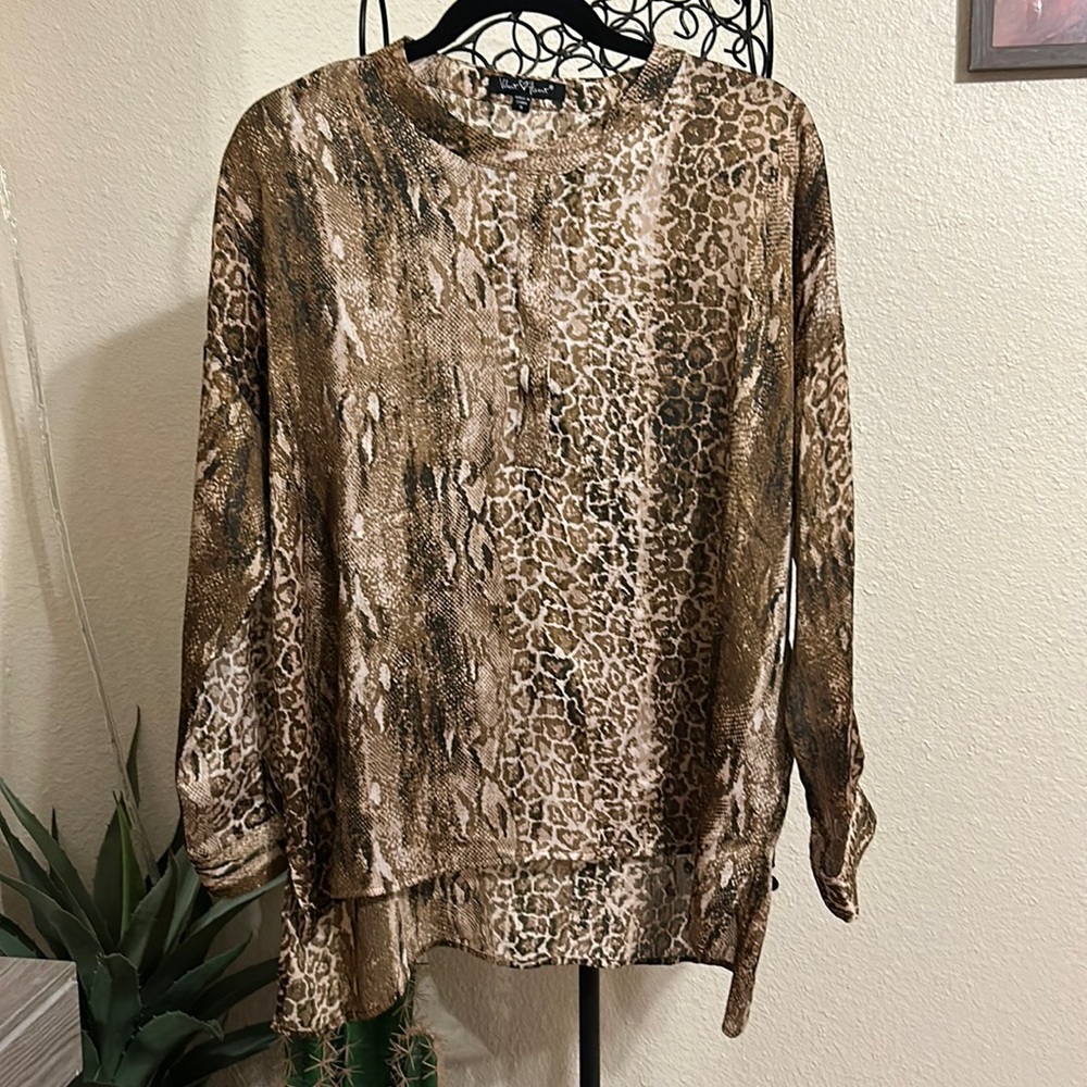 Velvet Heart Animal Print Top Size Small